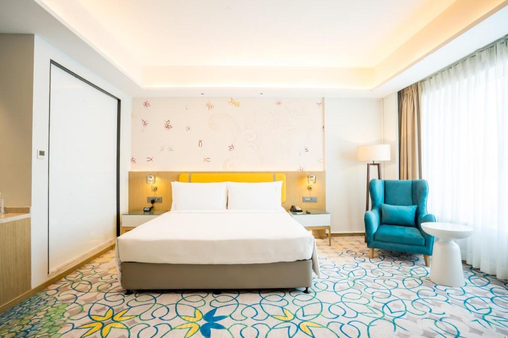 Holiday Inn Lucknow Airport By IHG  Rooms  1 King Standard Bed 9