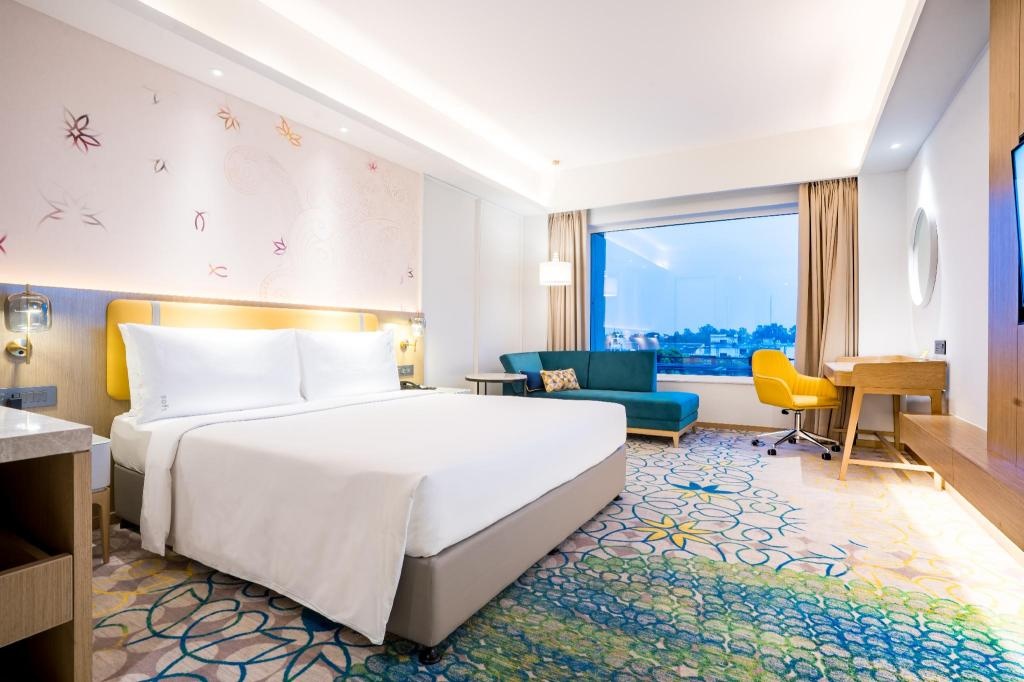 Holiday Inn Lucknow Airport By IHG  Rooms  1 King Standard High Floor Bed 3