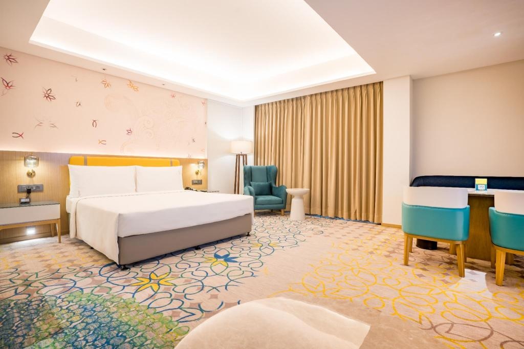 Holiday Inn Lucknow Airport By IHG  Rooms  1 King Standard High Floor Room Plan 13