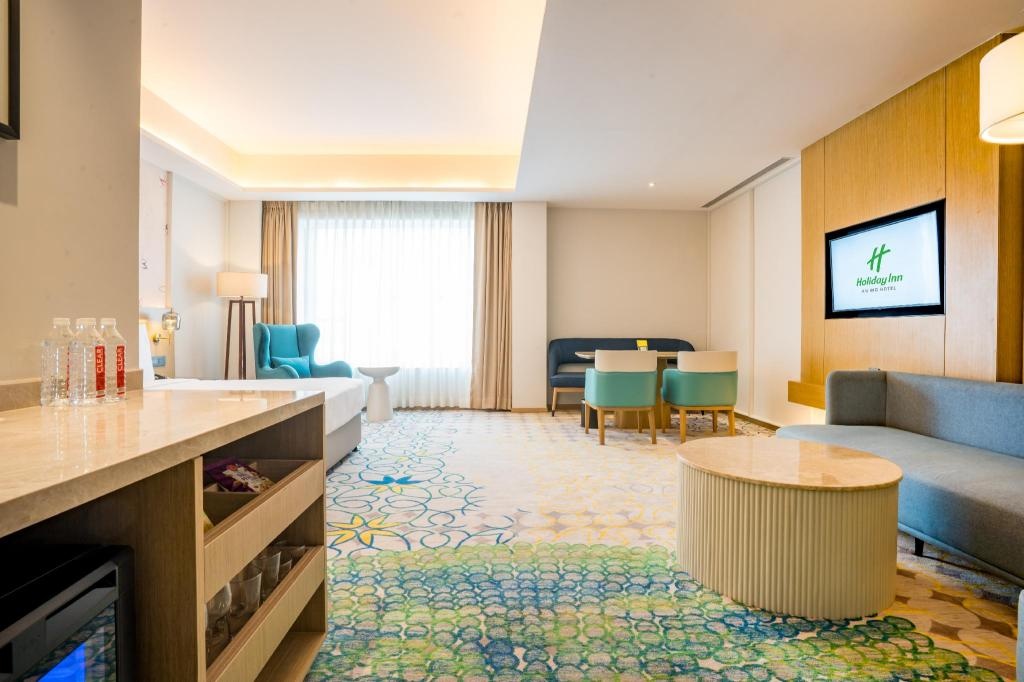 Holiday Inn Lucknow Airport By IHG  Rooms  1 King Standard Smoking Bedroom 19