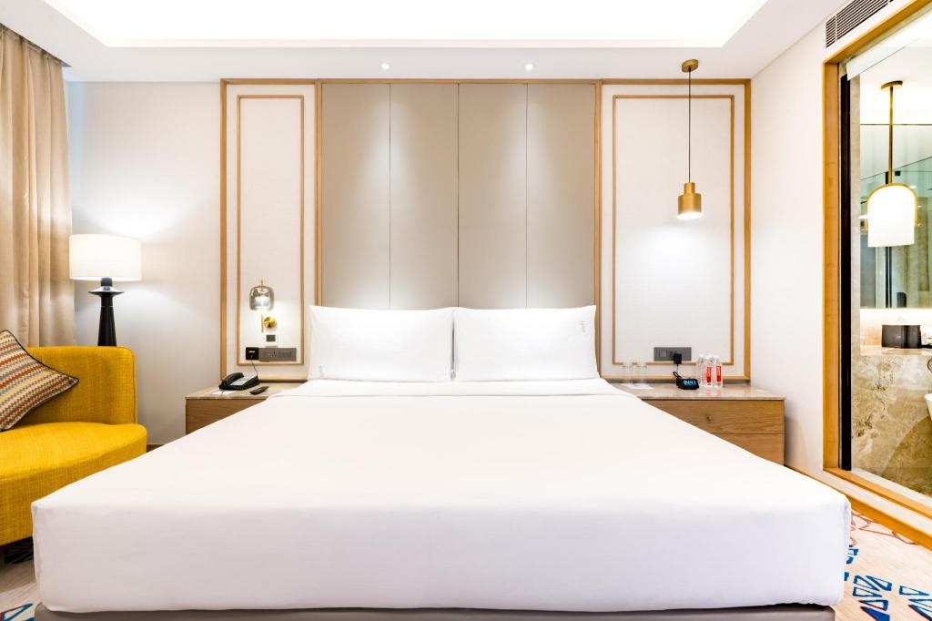 Holiday Inn Lucknow Airport By IHG  Rooms  1 King Suite Dining Area Bed 11