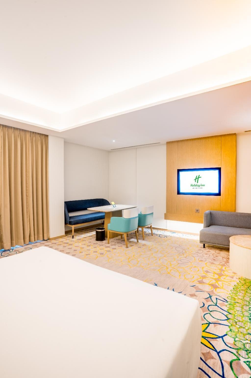 Holiday Inn Lucknow Airport By IHG  Rooms  1 King Suite Dining Area Smoking Room Plan 28