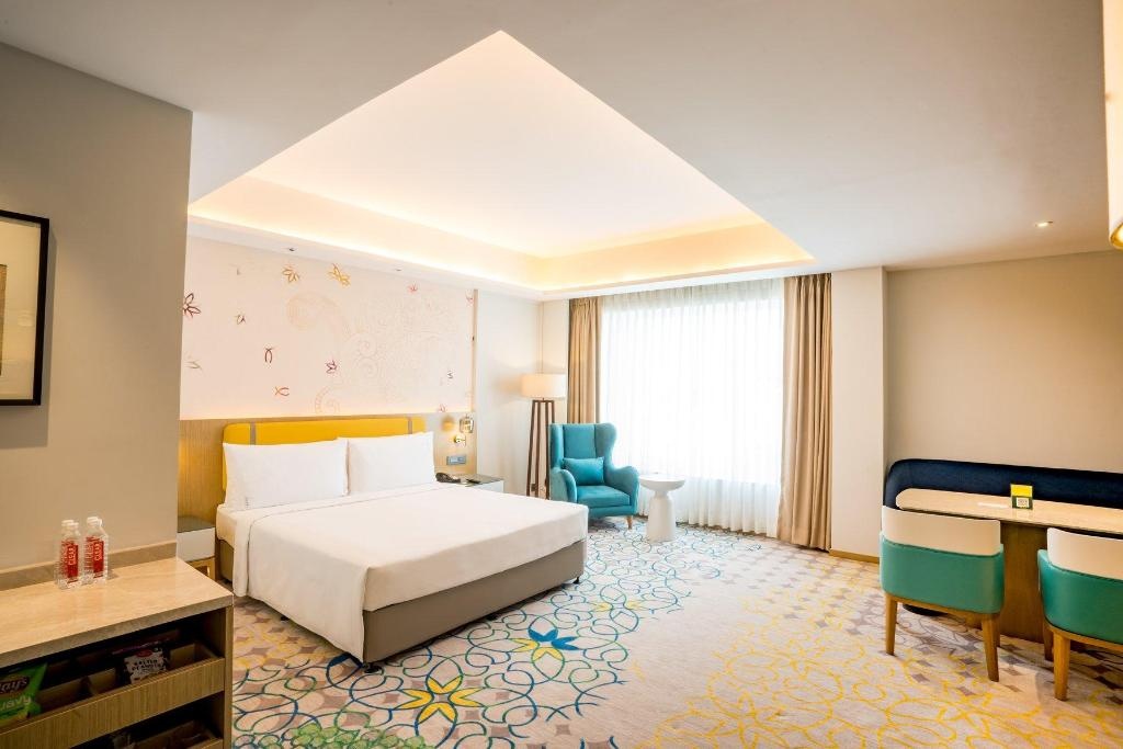 Holiday Inn Lucknow Airport By IHG  Rooms  1 King Suite Dining Area Suite Room 17