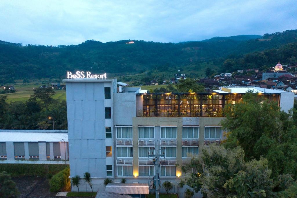 BeSS Resort And Waterpark Lawang  Dining  Coffee Shop 1