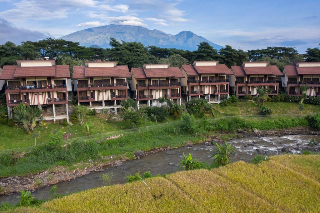 BeSS Resort And Waterpark Lawang  Facilities  Balconyterrace 5