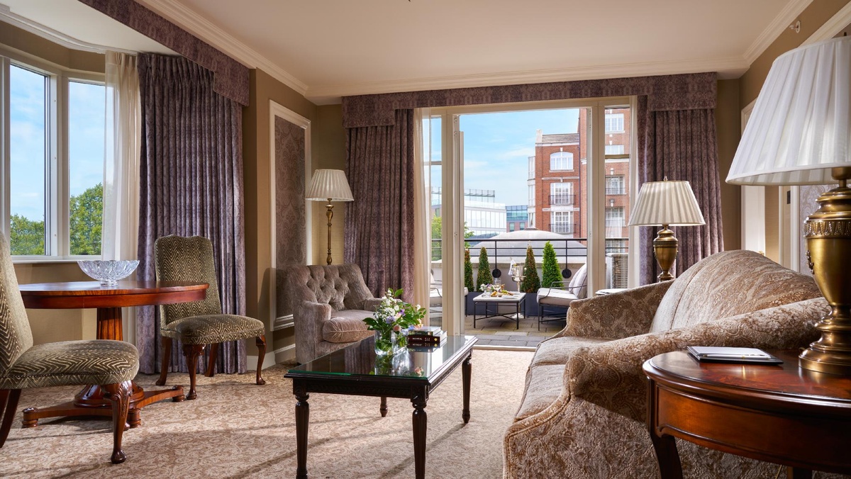 Intercontinental Dublin Rooms1 Bedroom Suite Dining Outdoor Terrace Sofa Bed Separate Living Room 8