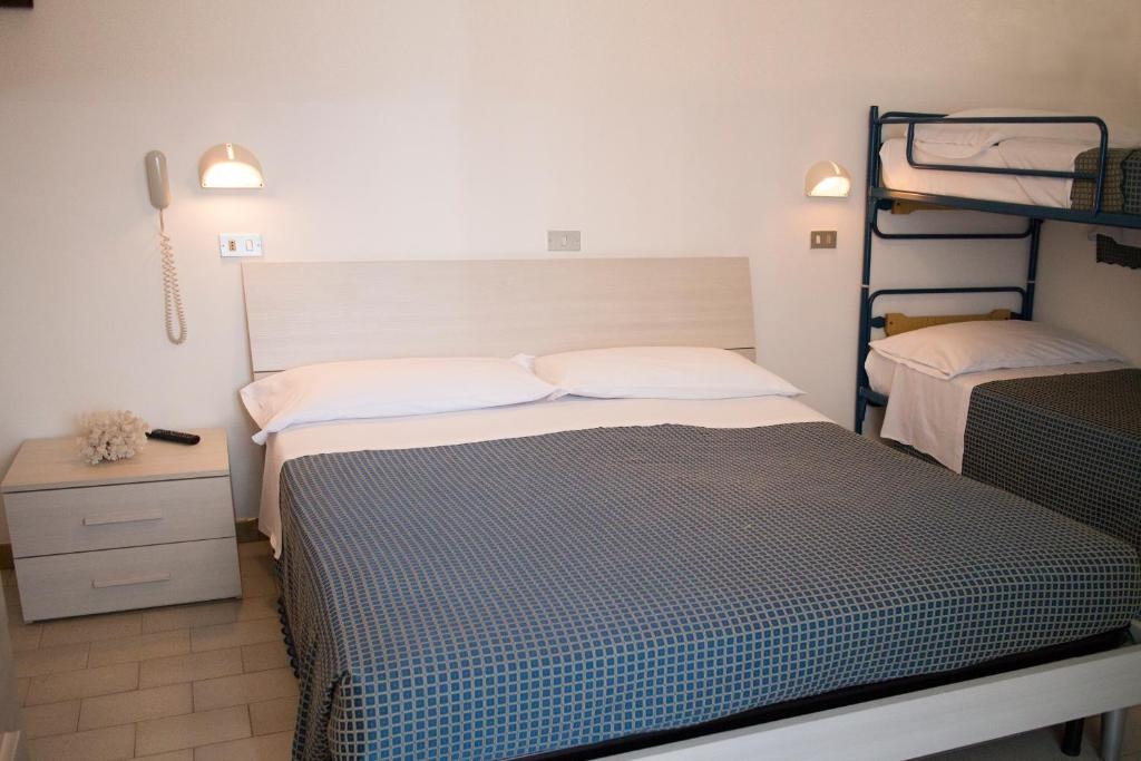 Hotel Atlas  Rooms  Quadruple Room 6