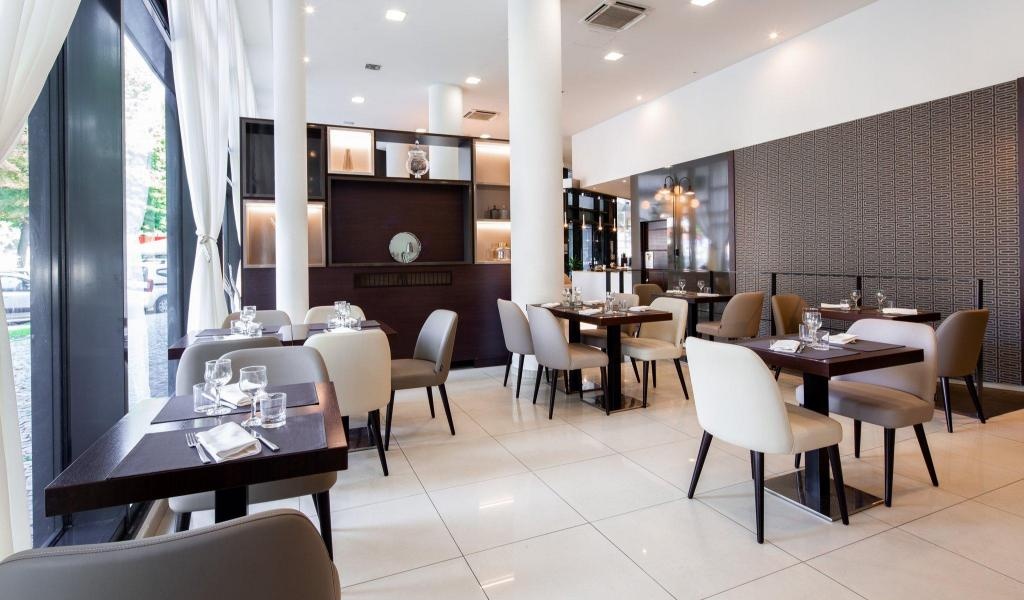 Holiday Inn Turin Corso Franciadiningdining Image 44