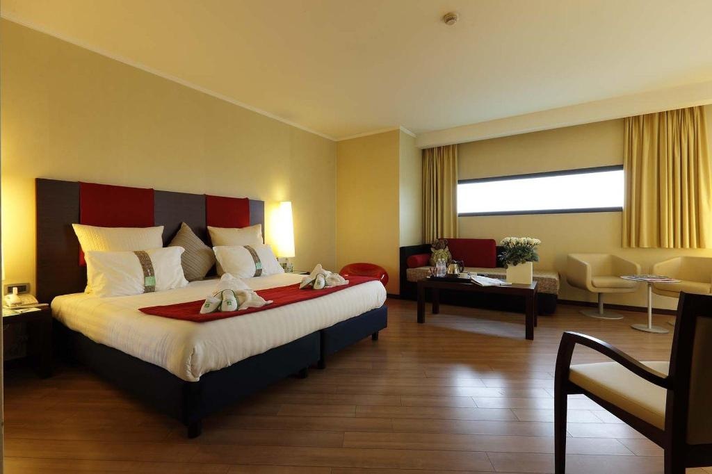 Holiday Inn Turin Corso Franciaroomsrooms Image 11