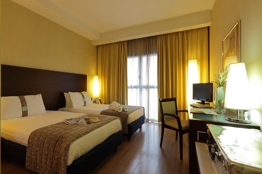 Holiday Inn Turin Corso Franciaroomsrooms Image 33