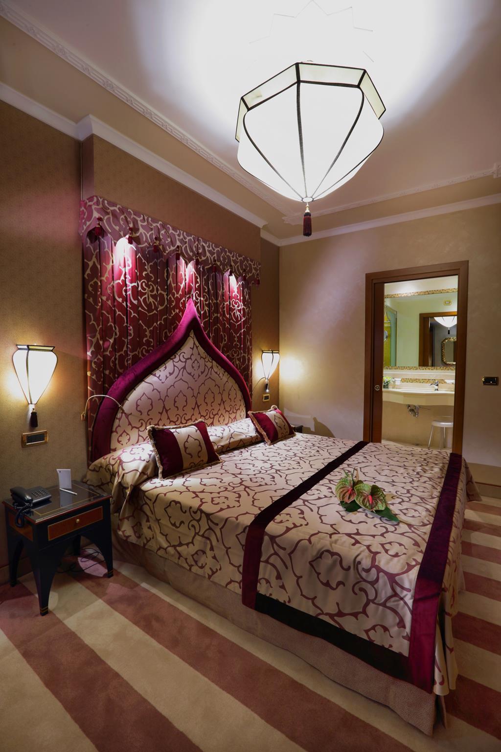 Superior   Double   Guestroom Ai Mori Doriente Hotel In Venice