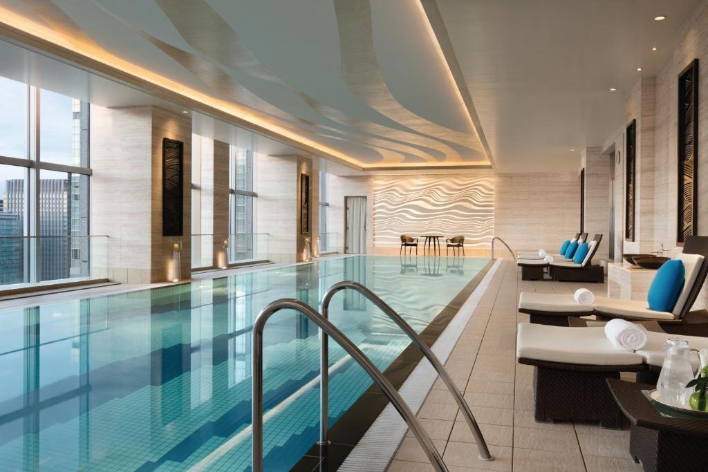 Shangri La Tokyo  Facilities  Swimming Pool 1