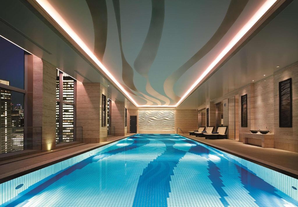 Shangri La Tokyo  Facilities  Swimming Pool 4