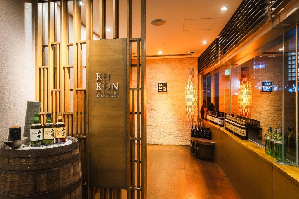 Hotel Sunroute Plaza Shinjuku  Facilities  Bar 29