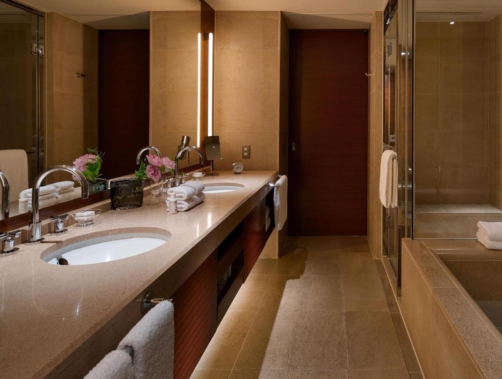 Grand Hyatt Tokyo  Dining  Bathroom 92
