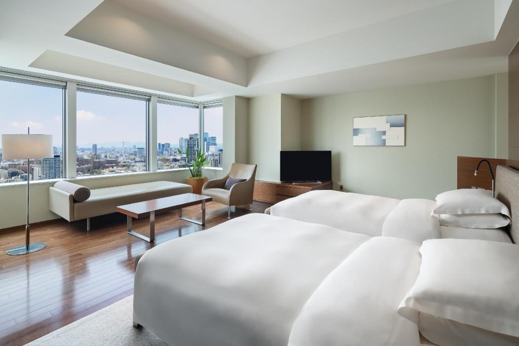 Grand Hyatt Tokyo  Dining  Diplomat Suite 2 Twin Beds Bed 17