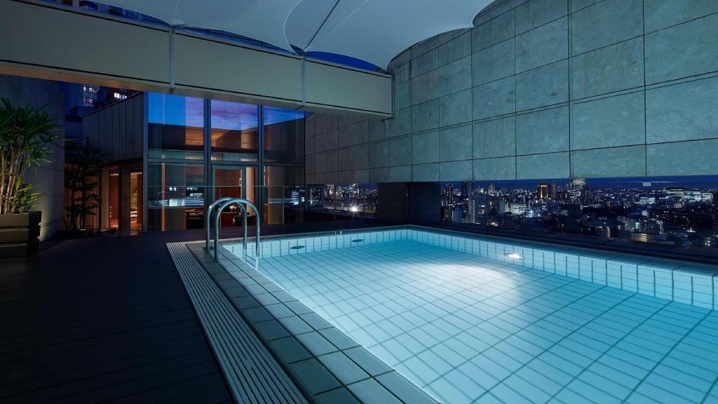 Grand Hyatt Tokyo  Rooms  Swimming Pool 4