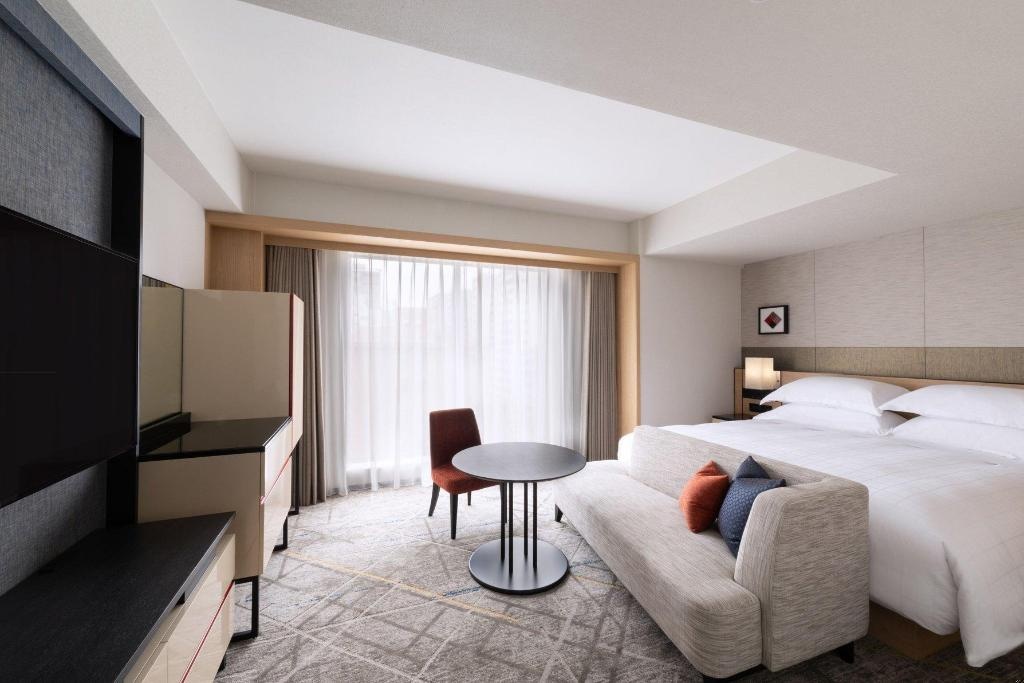 Sheraton Miyako Hotel TokyoroomsPREMIUM DELUXE KING Guest Room 1 King City View High Floor Guestroom31