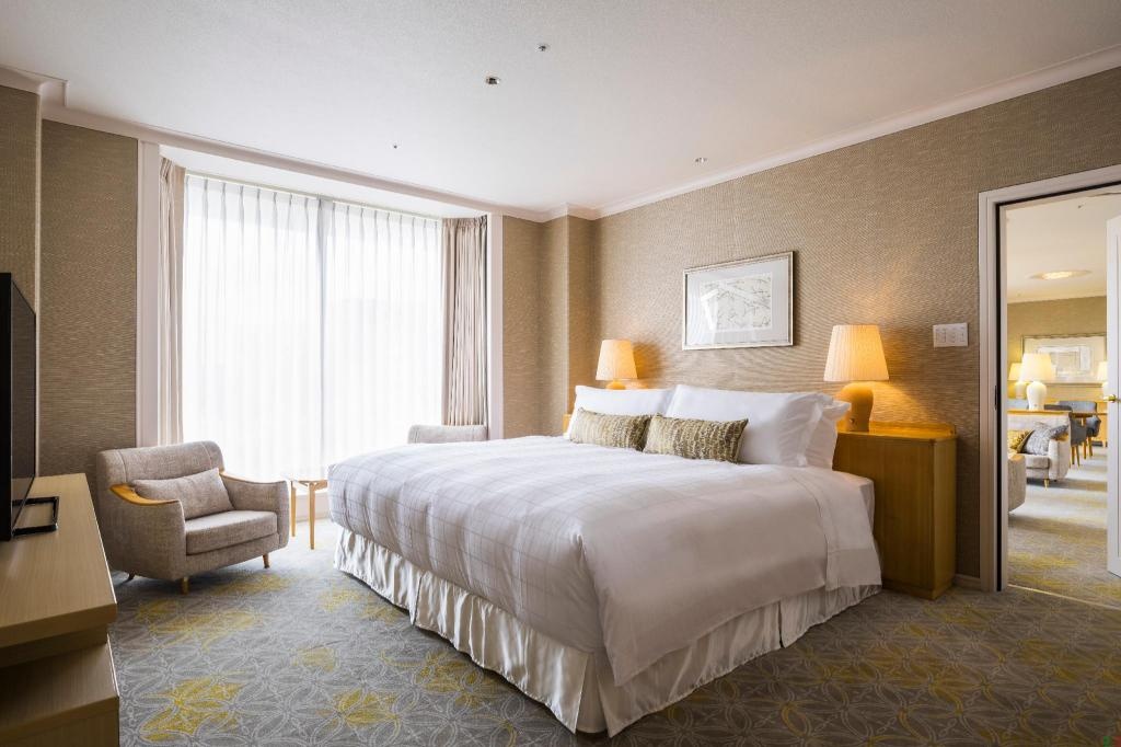 Sheraton Miyako Hotel TokyoroomsSHIROKANE SUITE Club Lounge Access 1 King High Floor Bed21