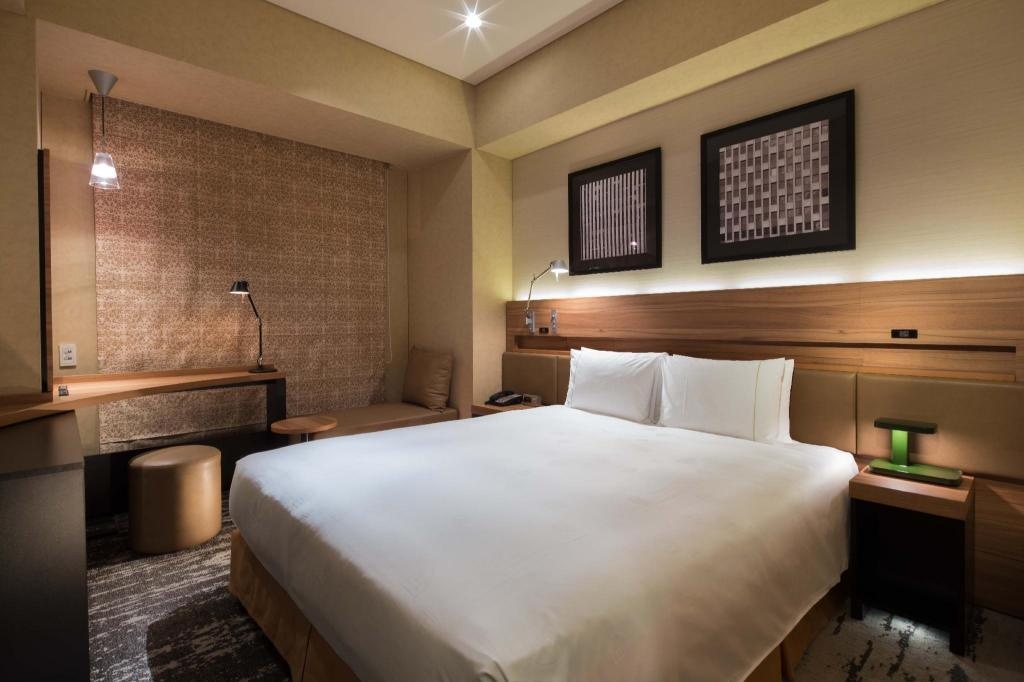 The Royal Park Hotel Iconic Tokyo Shiodome  Dining  Economy Tokyo Tower View Double Room Guestroom 47