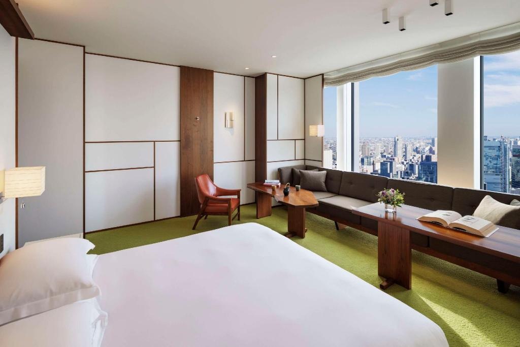 Andaz Tokyo Toranomon Hills  Rooms  1 King Bed Bay View Guestroom 10