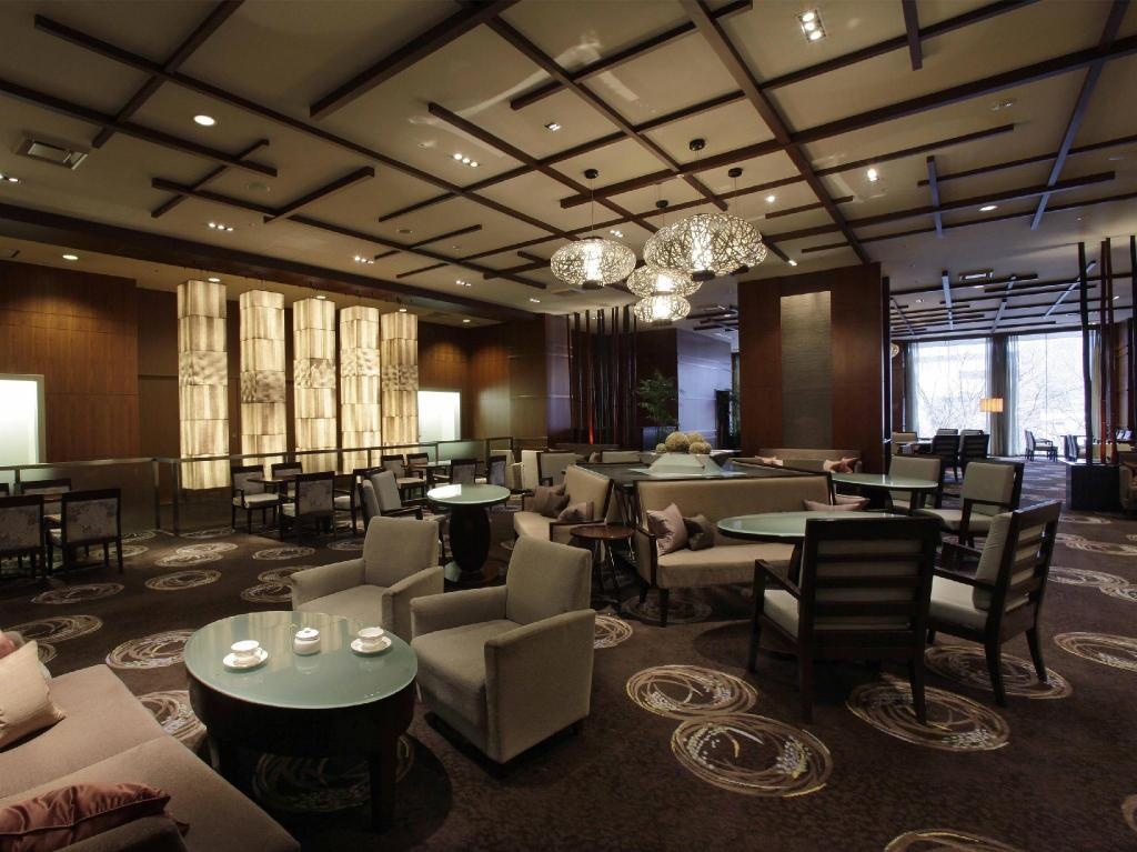 Keio Plaza Hotel Tokyo  Facilities  Barlounge 15