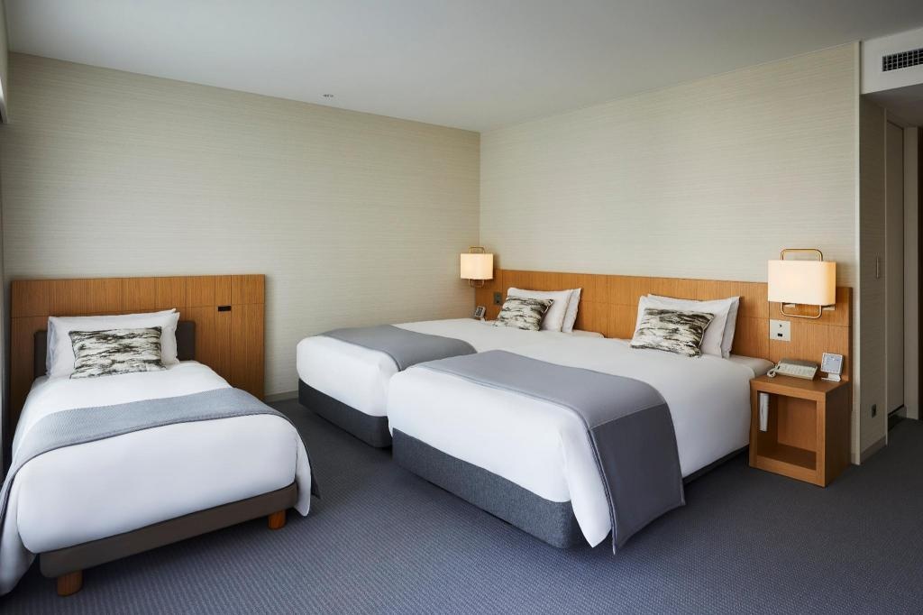 Keio Plaza Hotel Tokyo  Rooms  Deluxe Plus Twin Room Triple Guestroom 76
