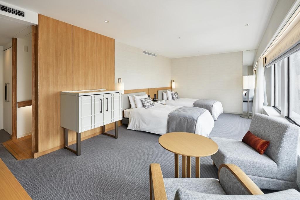 Keio Plaza Hotel Tokyo  Rooms  Luxury Deluxe Twin Non Smoking Universal Design Room Bed 16