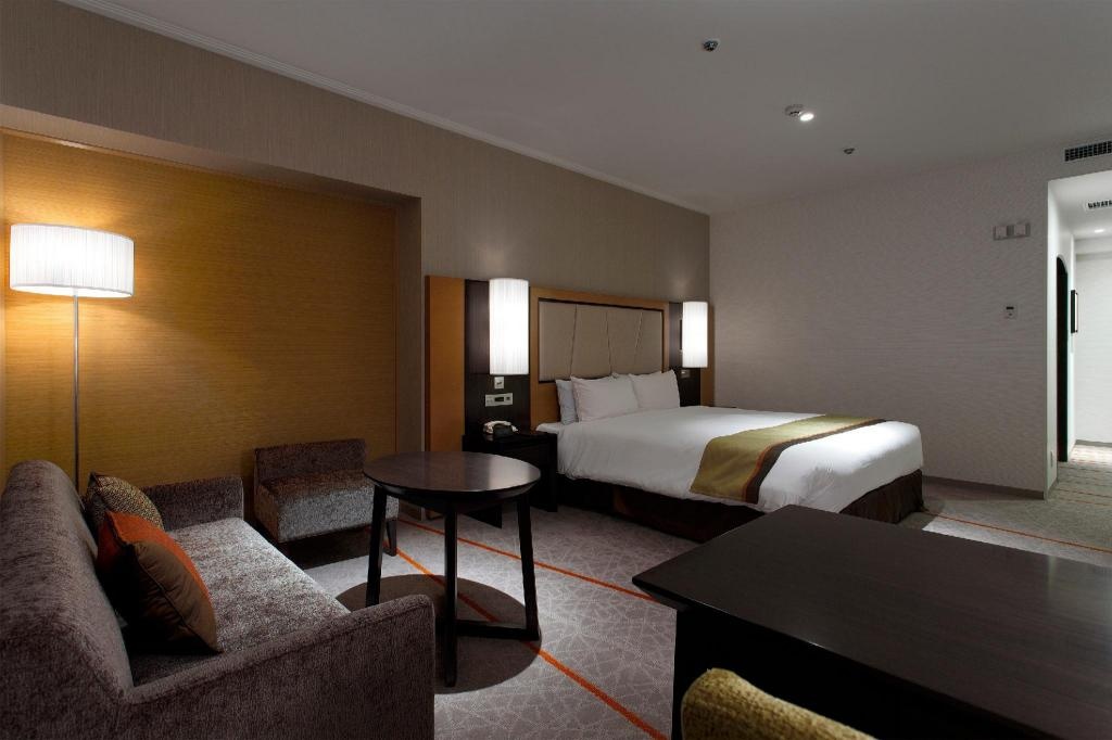 Keio Plaza Hotel Tokyo  Rooms  South Tower Plaza Deluxe King Room Non Smoking Bed 54
