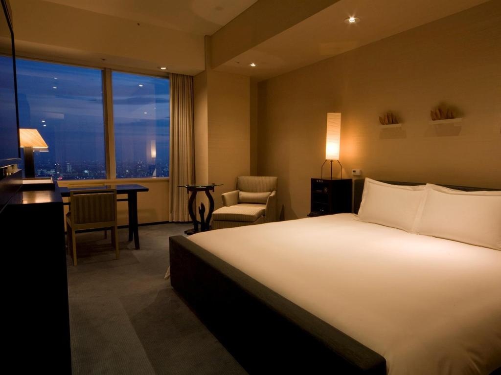 Park Hyatt Tokyo  Dining  Park Room King 24