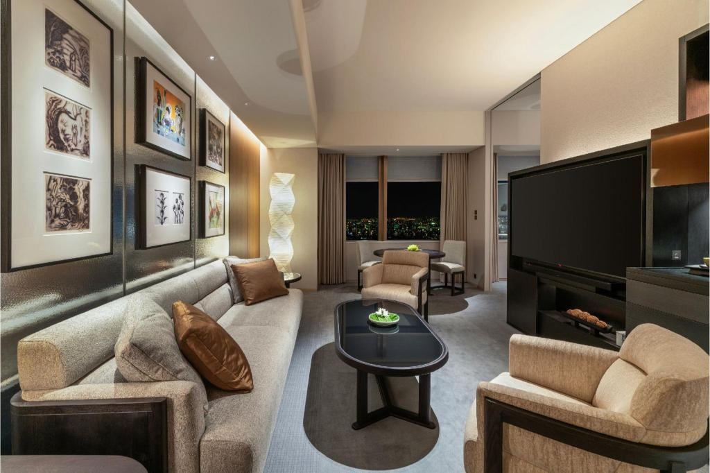 Park Hyatt Tokyo  Dining  Park Suite King Guestroom 15