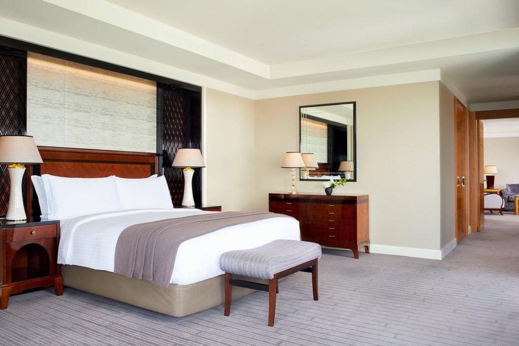 The Ritz Carlton Tokyo  Rooms  Carlton Suite Club Lounge Access Suite 1 King Suite Room 15