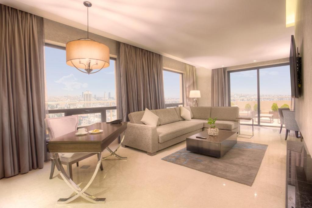 The House Boutique Suites  Rooms  Three Bedroom Royal Suite 17