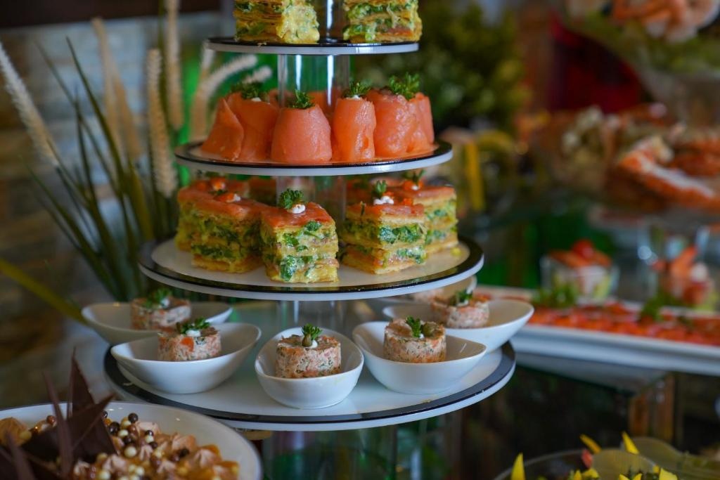 Ramada Encore By Wyndham Kuwait Downtown  Dining  Food And Beverages 14