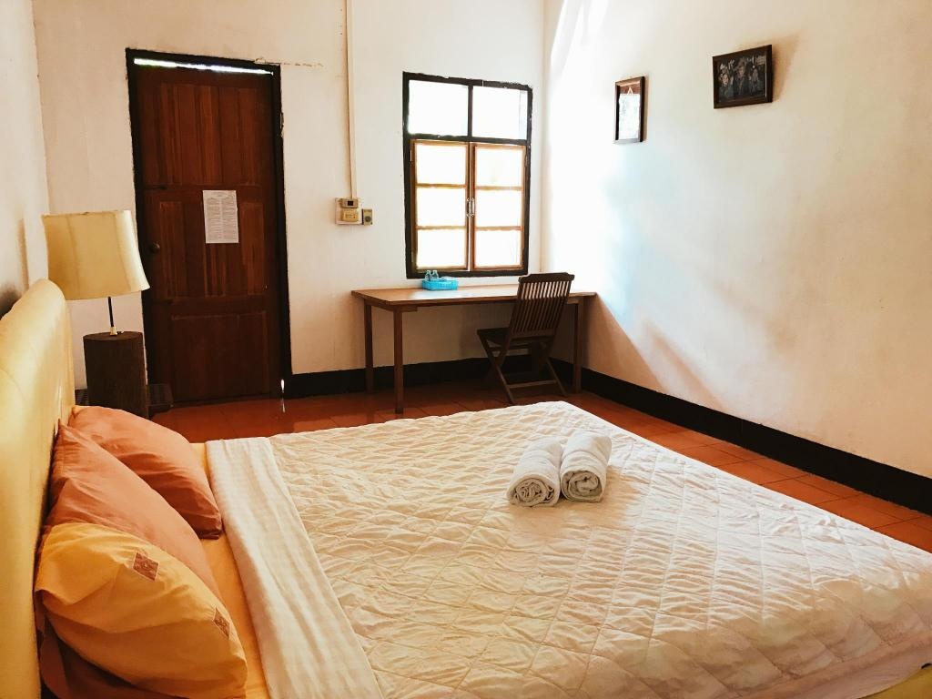 Thakhek Travel Lodge  Rooms  Economy Double Or Twin Room With Shared Bathroom Bedroom 10