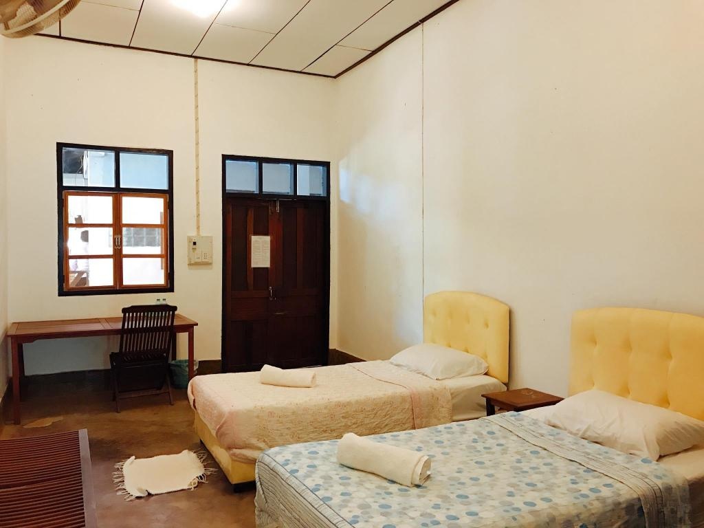 Thakhek Travel Lodge  Rooms  Economy Double Or Twin Room With Shared Bathroom Bedroom 11