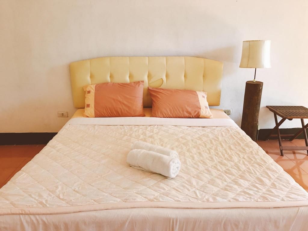 Thakhek Travel Lodge  Rooms  Standard Double Room With Air Conditioning Bed 16
