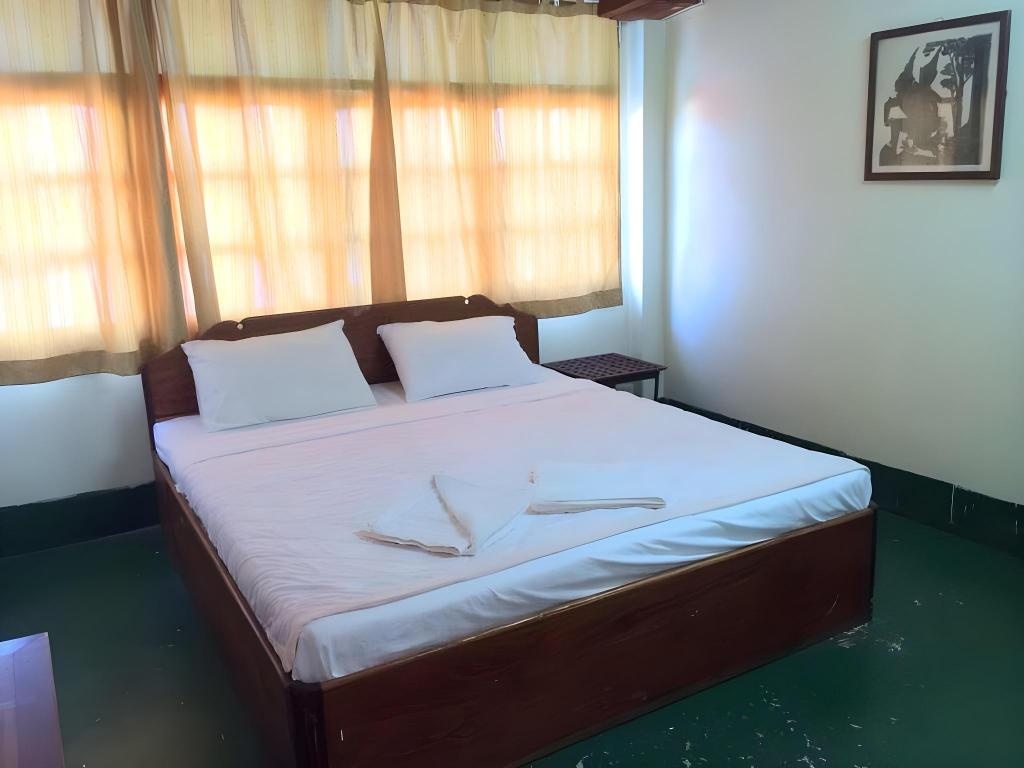 Thakhek Travel Lodge  Rooms  Rooms Image 14 14