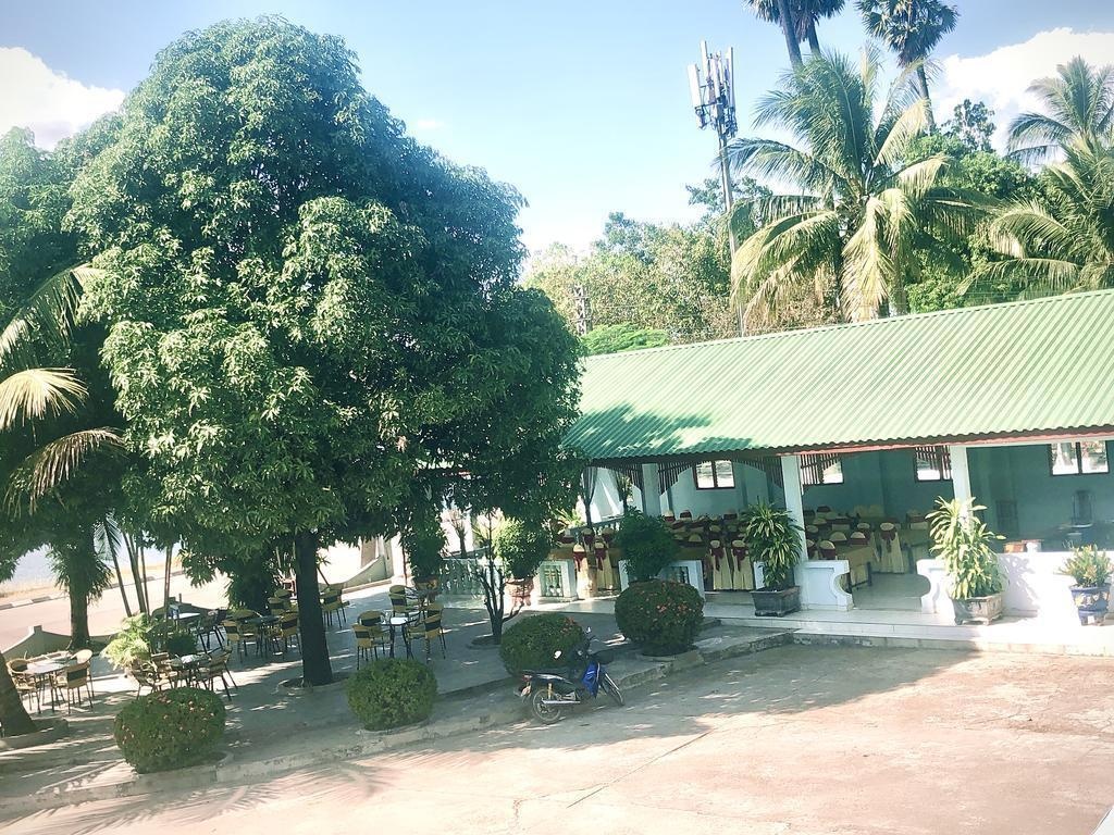 Mekong Hotel  Dining  Restaurant 2