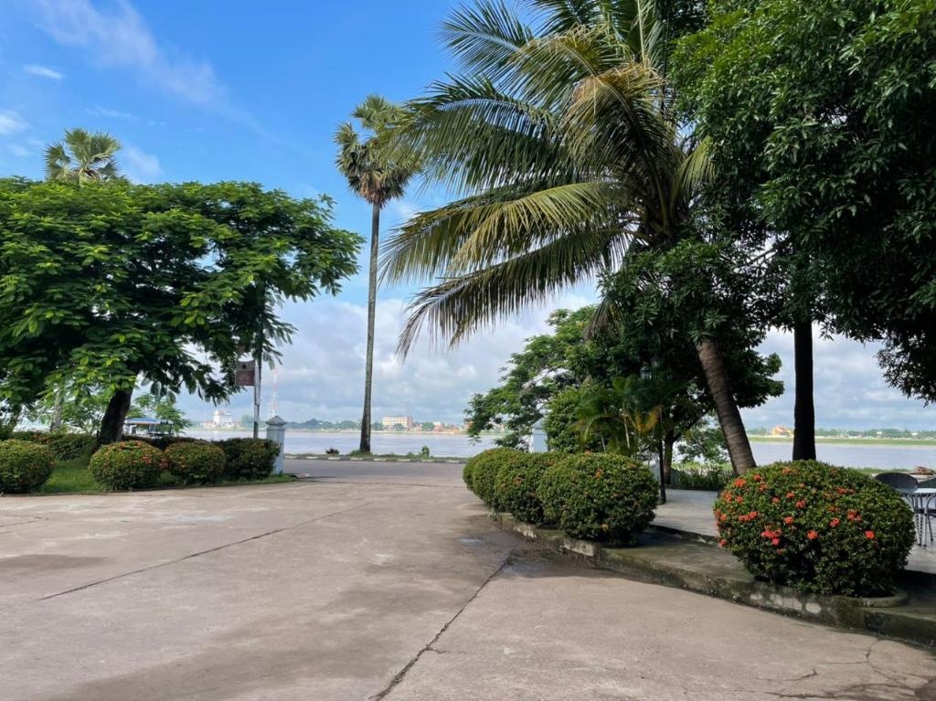 Mekong Hotel  Property Views  Entrance 3