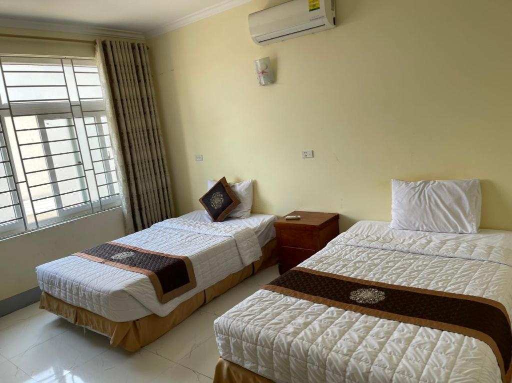 Mekong Hotel  Rooms  Twin Room With Balcony Bed 9