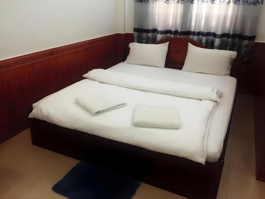 Aom Chai Hotel  Rooms  Standard Double Bed 1