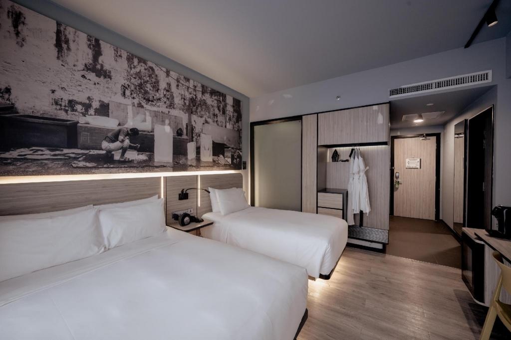 The Kuala Lumpur Journal Hotel  Rooms  Premier Triple Room Bed 11