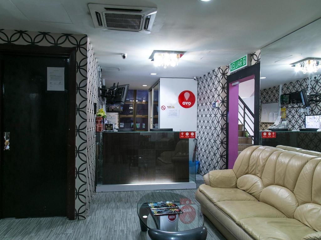 OYO Rooms Jalan Imbi Hong Leong Bank  Property Views  Reception 4