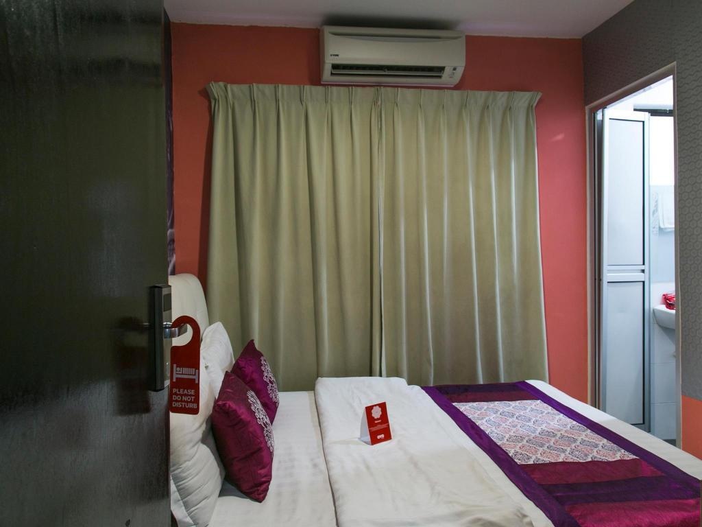 OYO Rooms Jalan Imbi Hong Leong Bank  Rooms  Double Or Twin Room With Private Bathroom 3
