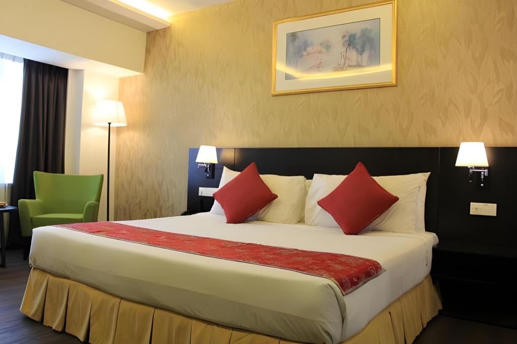 Summit Hotel KL City Centre  Rooms  Deluxe Premier Room Bedroom 9