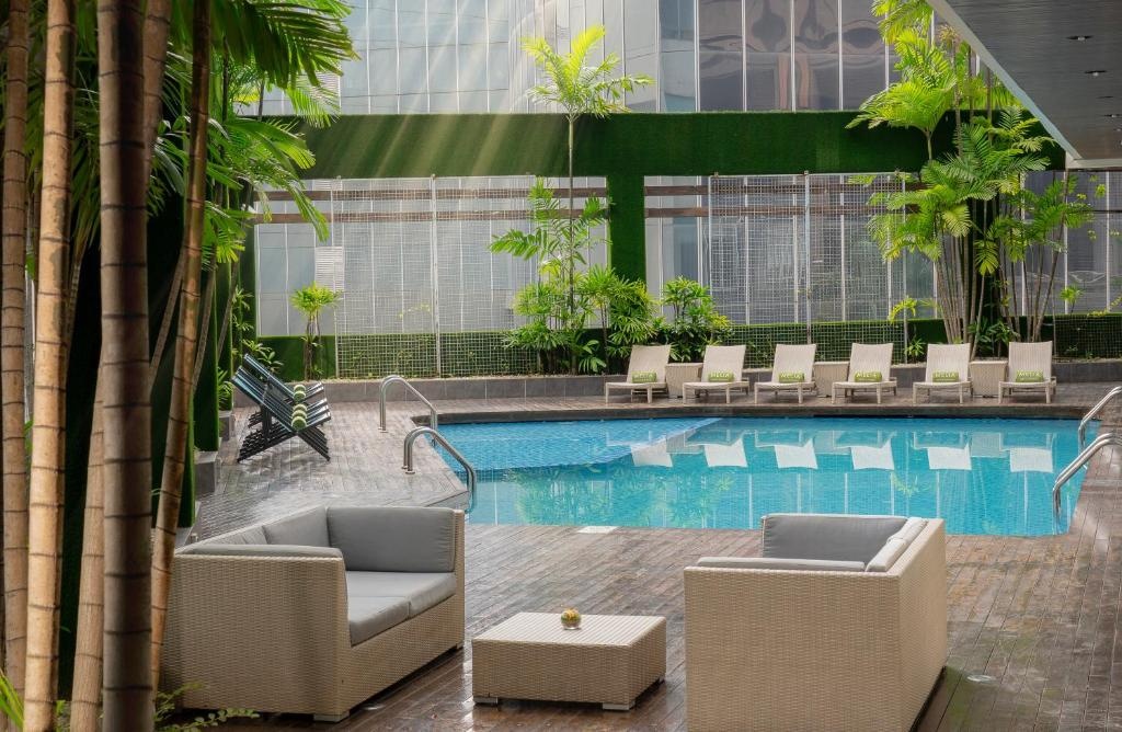 Melia Kuala Lumpur  Facilities  Swimming Pool 19