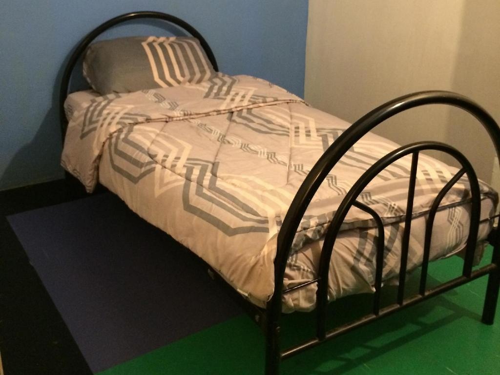 Funky Crib Hotel  Rooms  Single Room Shared Bathroom 5