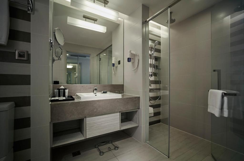 Sunway Putra Hotel Kuala Lumpur  Facilities  Bathroom 16