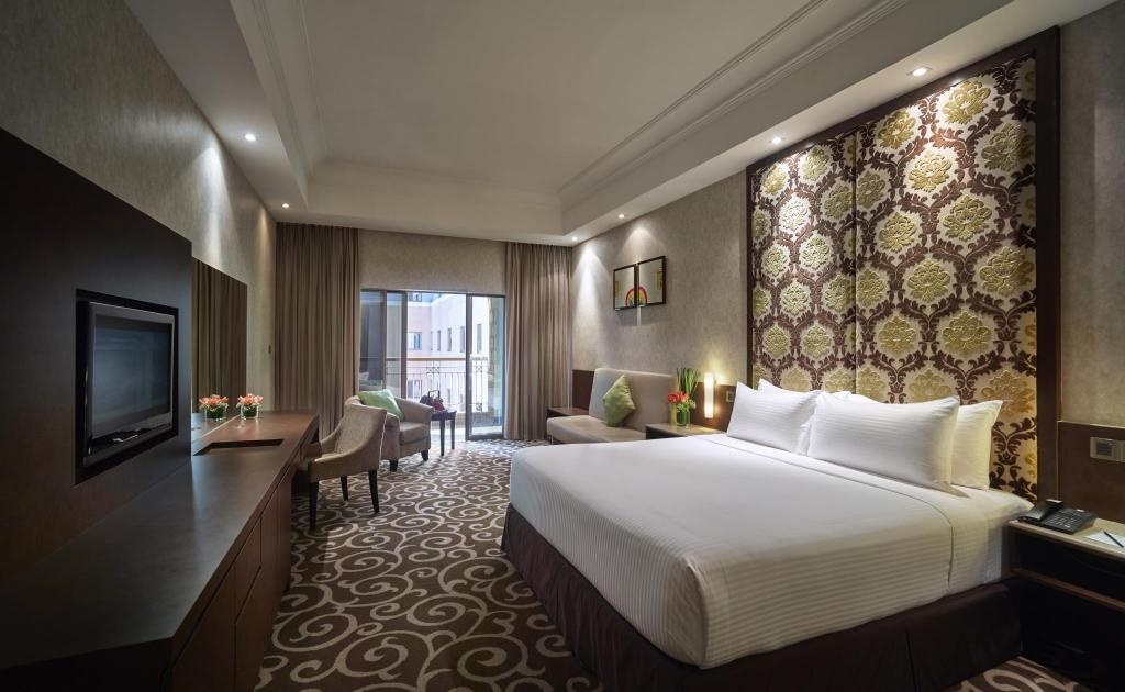 Sunway Putra Hotel Kuala Lumpur  Rooms  Deluxe Classic Room Bedroom 1